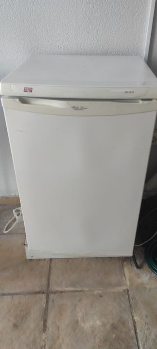 Mini nevera New Pol XRF 08 B