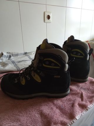 Botas montaña hombre - grises y negras