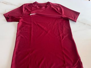 Chándal NIKE granate. adulto.