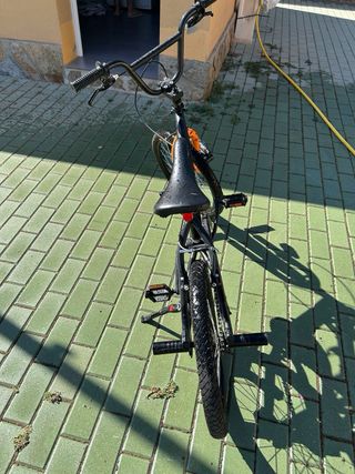 Bicicleta BMX negra