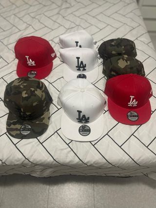 Gorras New Era LA - Rojas ,Blancas, de camuflaje.