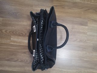 Cuatro bolsos de mano sin uso