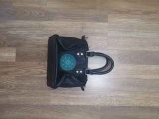 Cuatro bolsos de mano sin uso