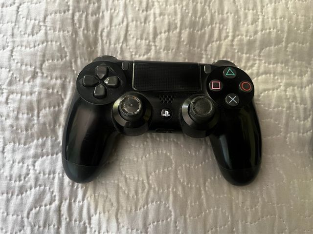 PS4 (PlayStation 4) 500GB - 2 Controller