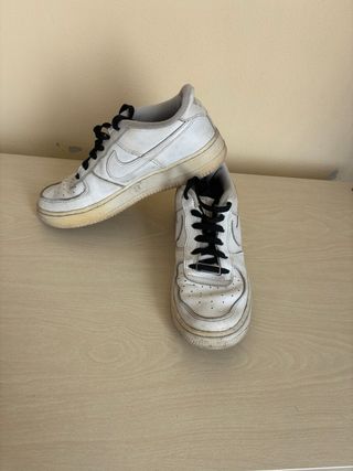 Scarpe sportive usate Nike & Adidas