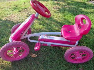 Coche pedales Hello Kitty