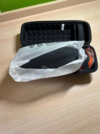 Altavoz JBL Essential 2 Negro con funda nuevo.