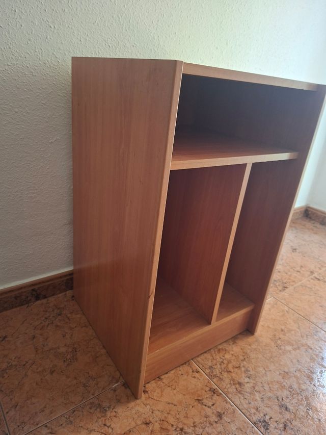 Mueble auxiliar de madera marrón