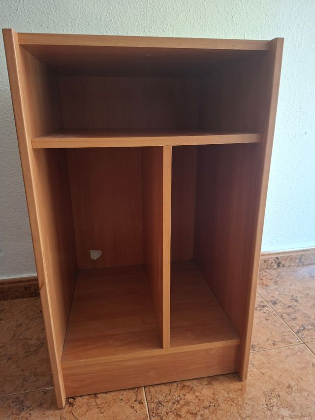 Mueble auxiliar de madera marrón