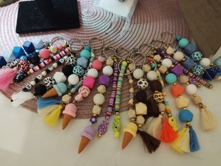 Llaveros artesanales multicolor