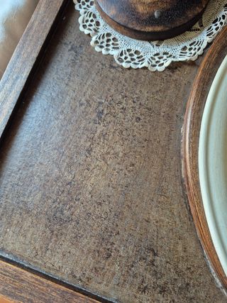 Antiguo palanganero de madera.