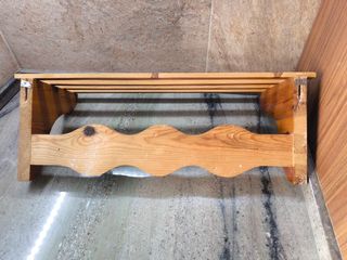 Perchero madera pino - 3 ganchos y estantería.