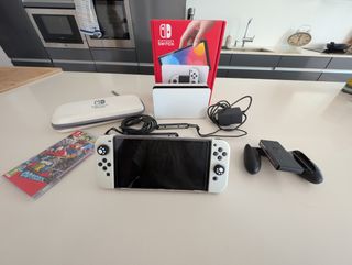 Nintendo Switch OLED Blanca + juego Mario odyssey 