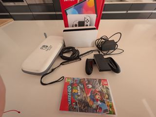 Nintendo Switch OLED Blanca + juego Mario odyssey 