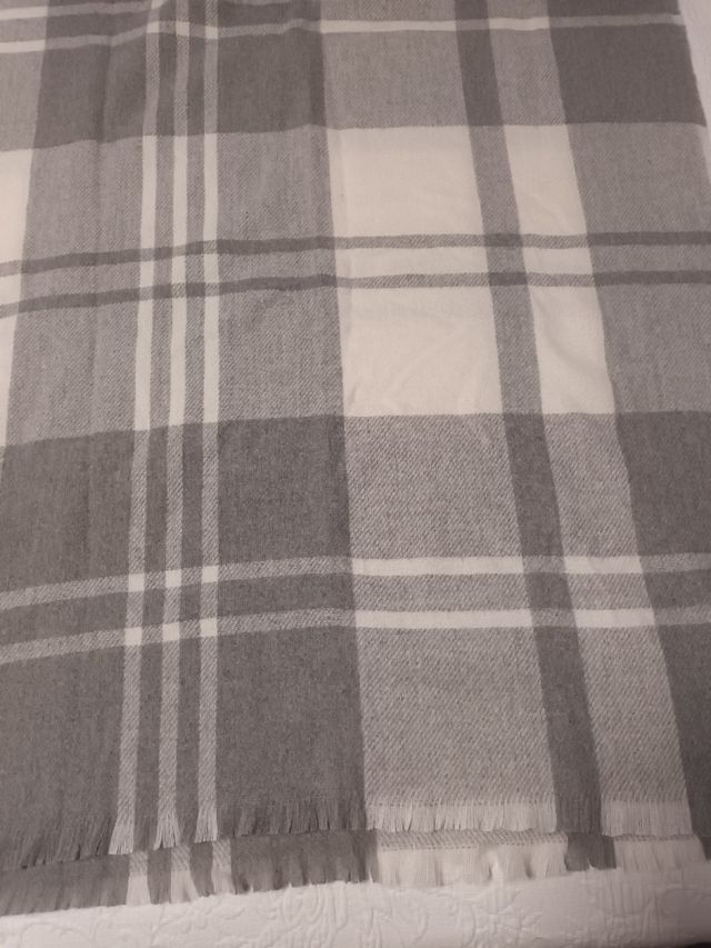 Bufanda cuadros gris-blanco Stradivarius