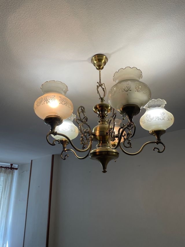 Lámpara araña dorada 5 luces