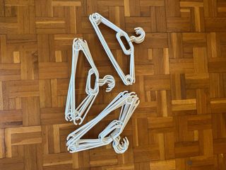 25 Perchas Blancas Plásticas