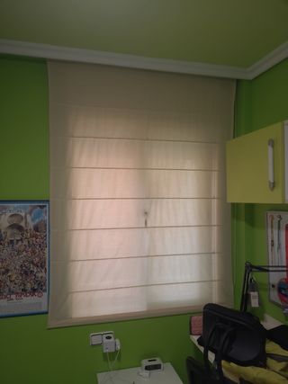 Estore. Cortina enrollable beige