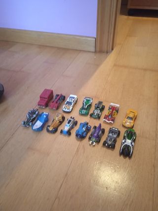 Camión Hot Wheels + 15 coches