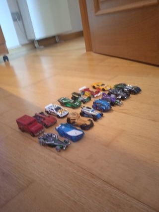 Camión Hot Wheels + 15 coches