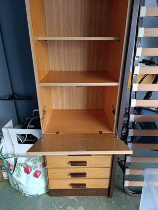 Mueble madera marrón