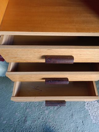 Mueble madera marrón