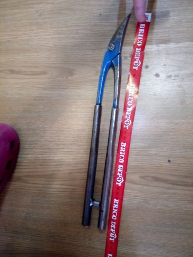 Tijera cortachapa metálica