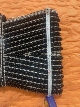 Bolso negro con pedreria