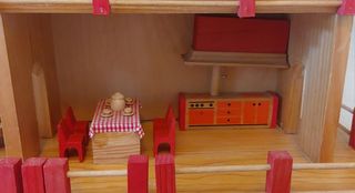 Casita muñecas madera años 80