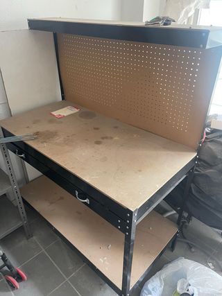 Banco trabajo con tablero perforado