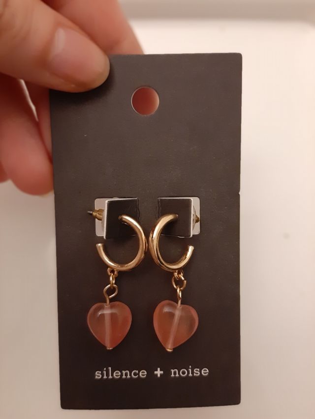 Aretes Urban Outfitters - Corazón Rosa