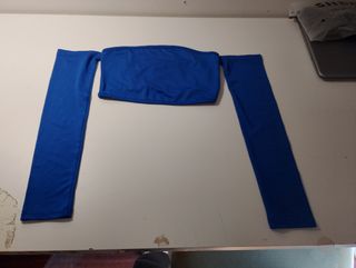 Top azul sin hombros