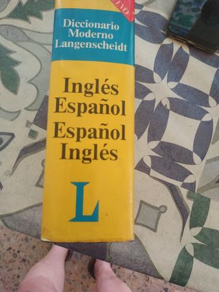 Diccionario Moderno.