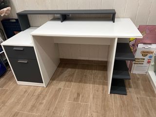 Escritorio blanco y gris - 