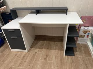 Escritorio blanco y gris - 