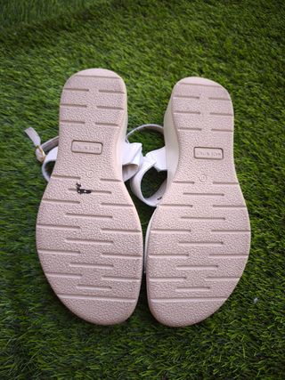 Sandalias blancas iMac