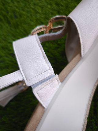 Sandalias blancas iMac