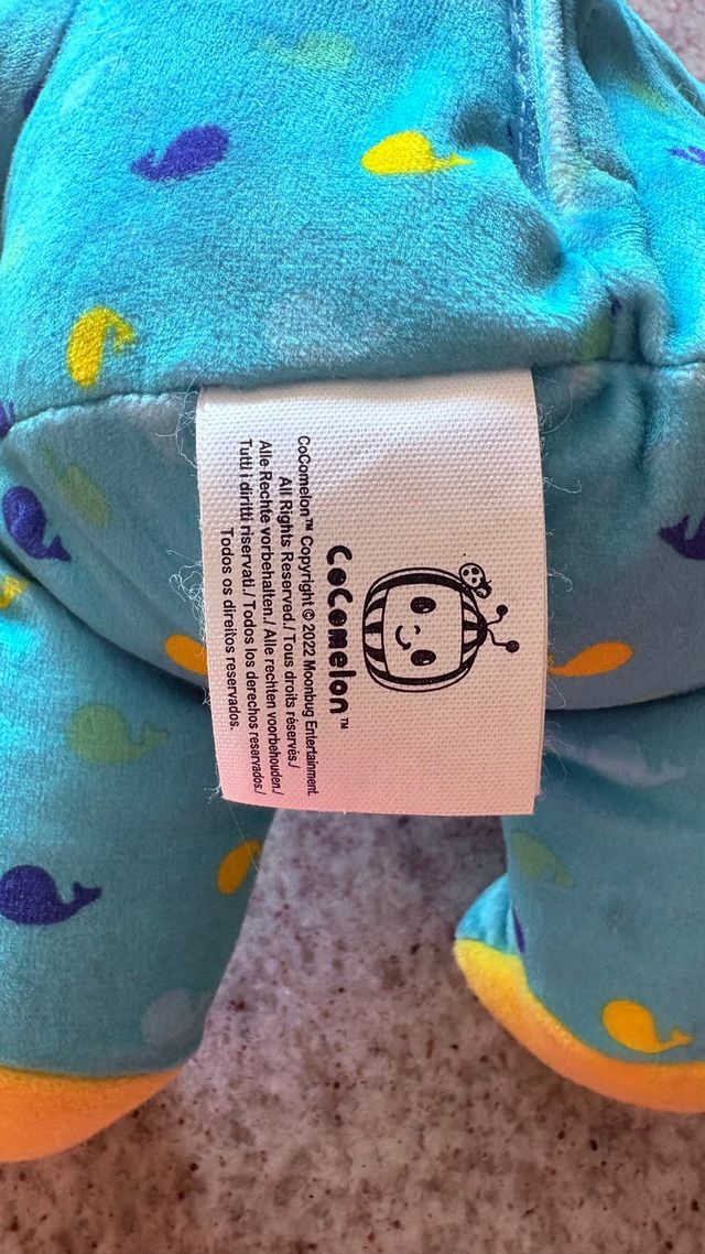 Muñeco Cocomelon JJ - Juguete con sonido.