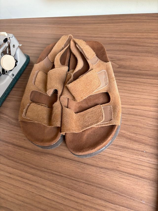 Sandalias planas ZARA marrón. talla 34