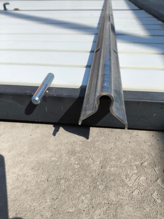 Guía inferior puerta corredera 3m para empotrar.