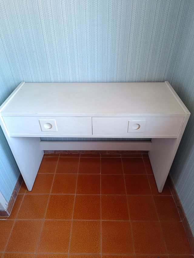 Camas 180 x 80 + mesilla + escritorio + silla