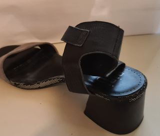 Sandali con tacco - neri e grigi