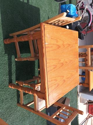Mesa de roble con 4 sillas