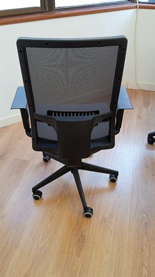 Silla oficina giratoria gris y negra