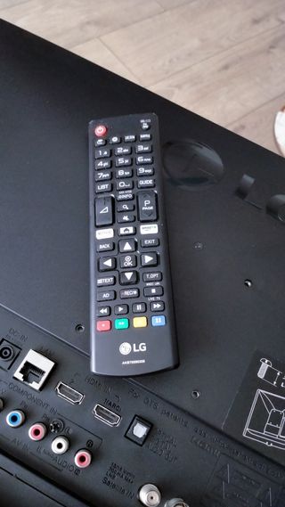 TV LG 22" - Pantalla negra