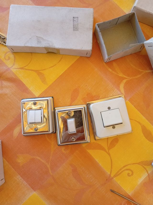 Interruptor y pulsadores vintage marca COMA