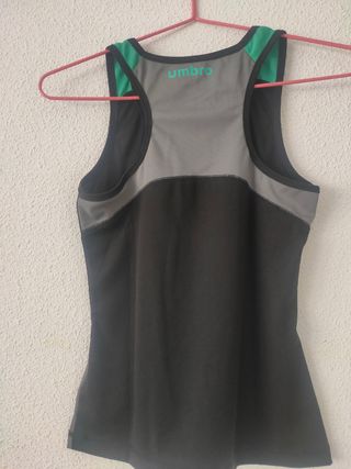 Camiseta Umbro running negra - gris