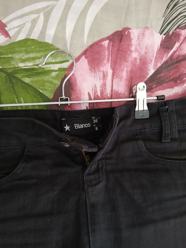 2 minifaldas Vaqueras: negra y azul