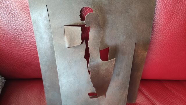 Escultura en metal lacado de Jorge Castillo.