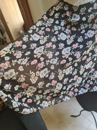 Vestido negro c/capa estampada